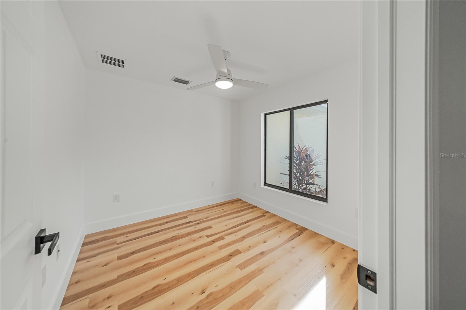 Image 9 of 23 For 15460 Chamberlain Boulevard