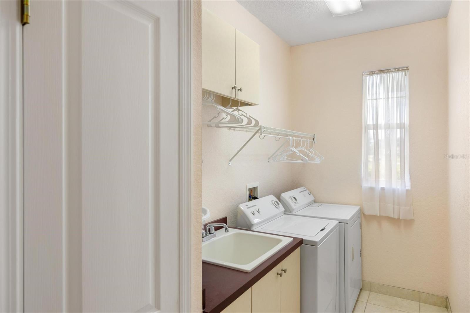 Image 41 of 60 For 8069 Aviary Road