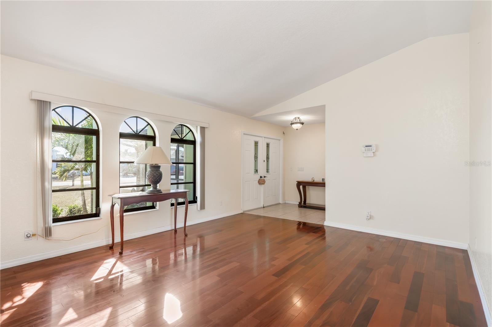 Image 4 of 36 For 1069 Fergus Lane