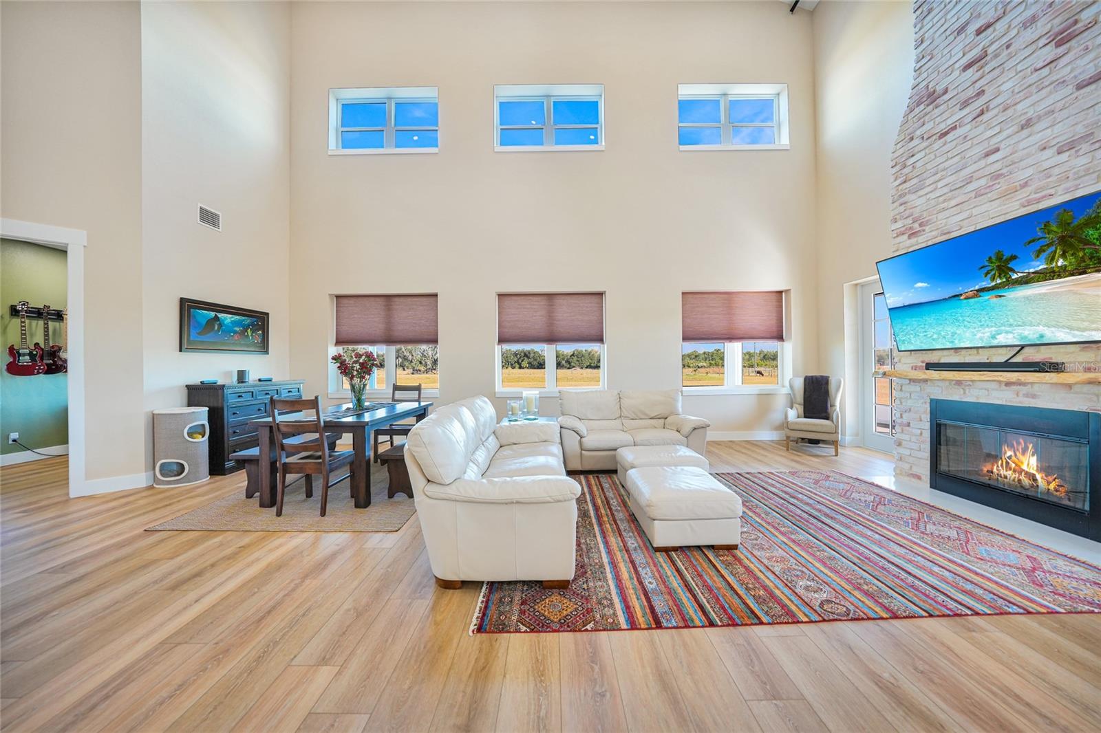 Image 11 of 81 For 3321 Martin Lane