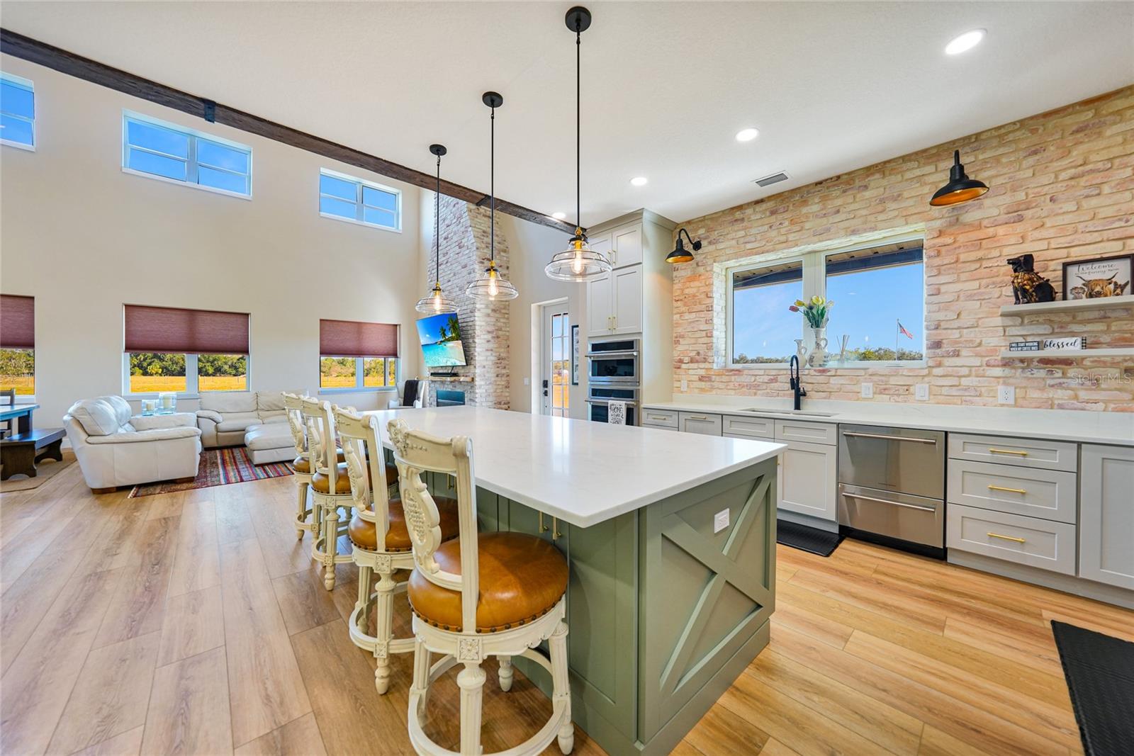 Image 16 of 81 For 3321 Martin Lane