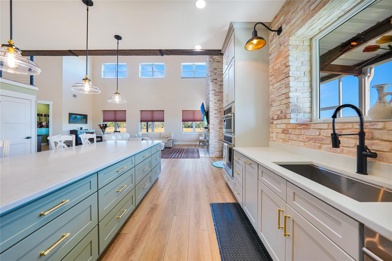 Image 18 of 81 For 3321 Martin Lane