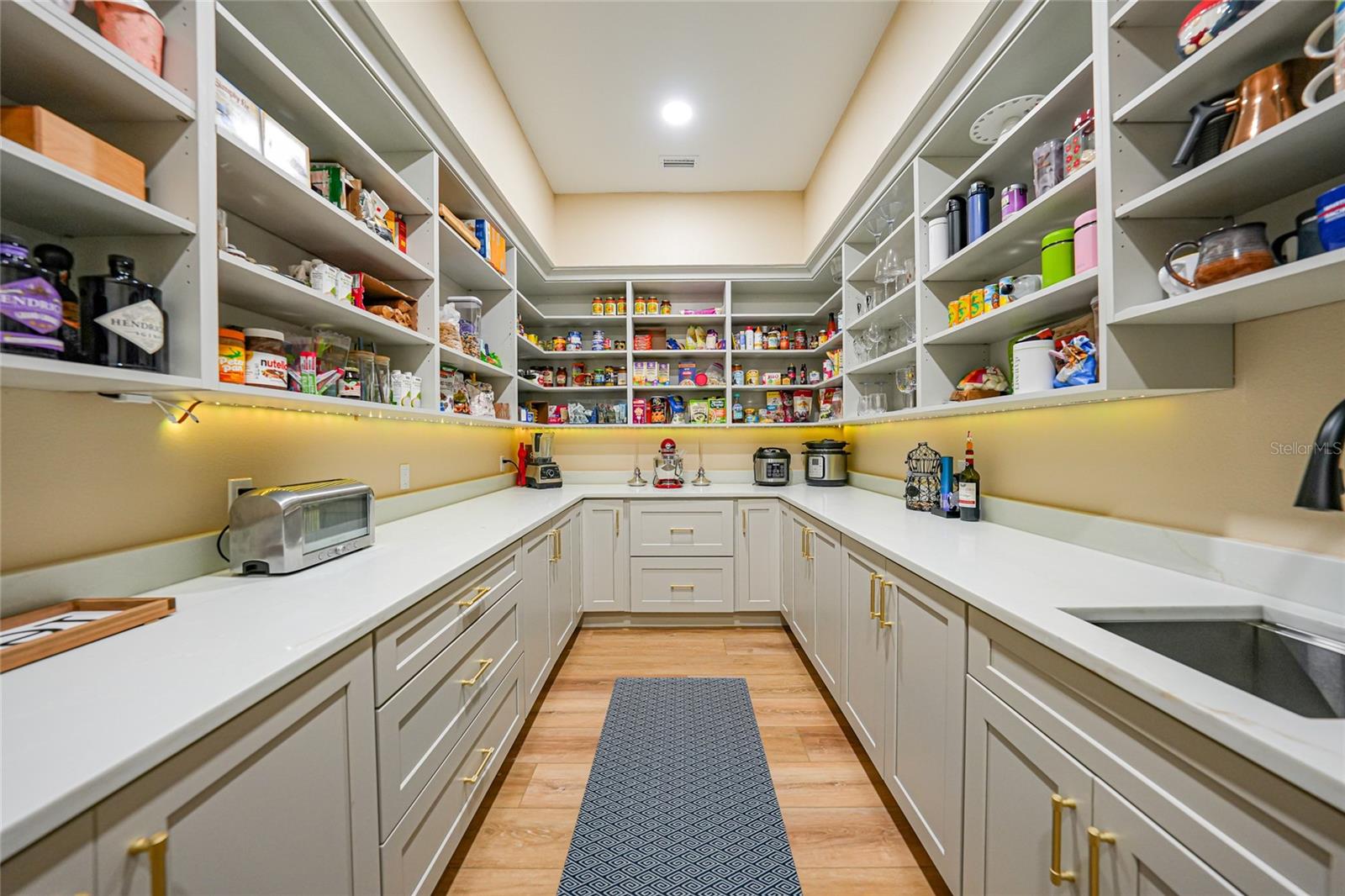 Image 19 of 81 For 3321 Martin Lane