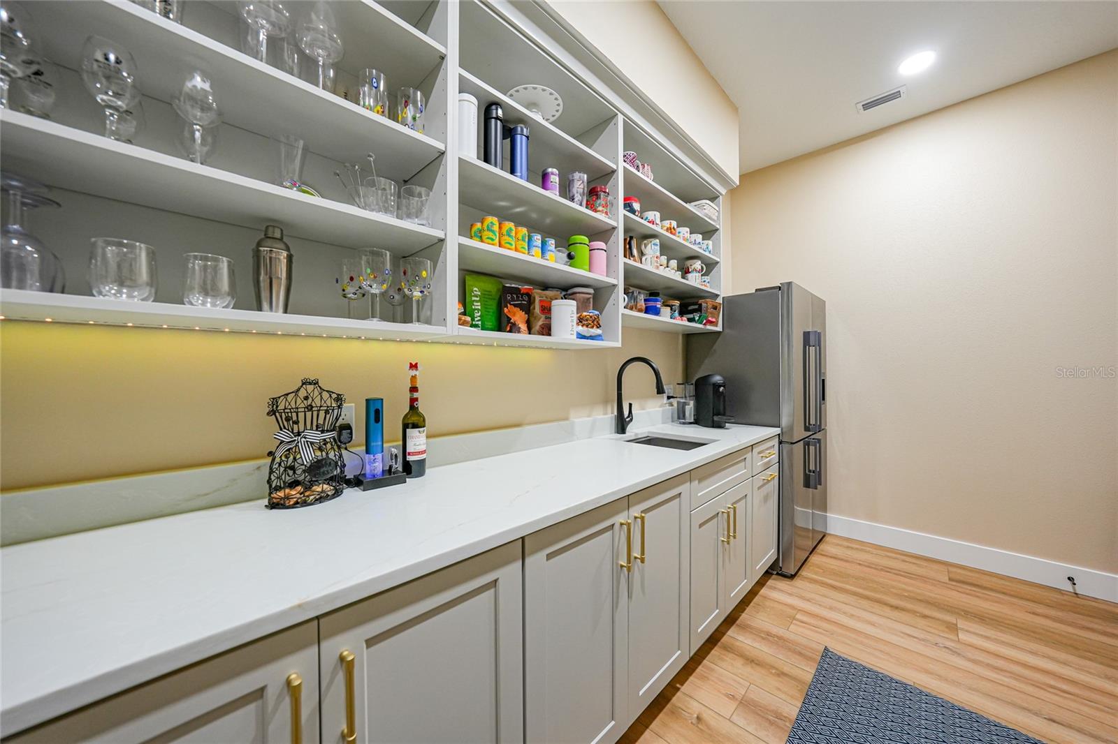 Image 20 of 81 For 3321 Martin Lane