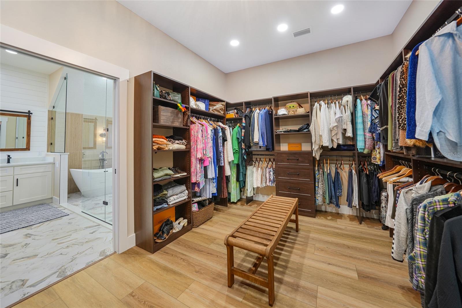 Image 30 of 81 For 3321 Martin Lane