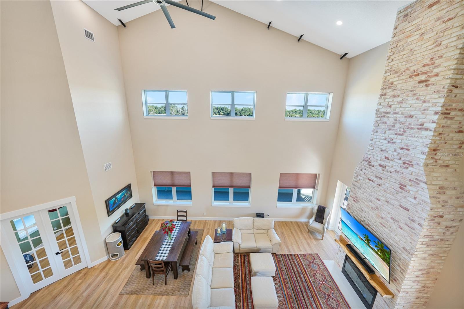 Image 34 of 81 For 3321 Martin Lane