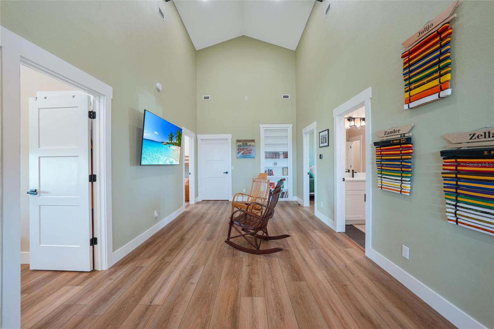 Image 35 of 81 For 3321 Martin Lane