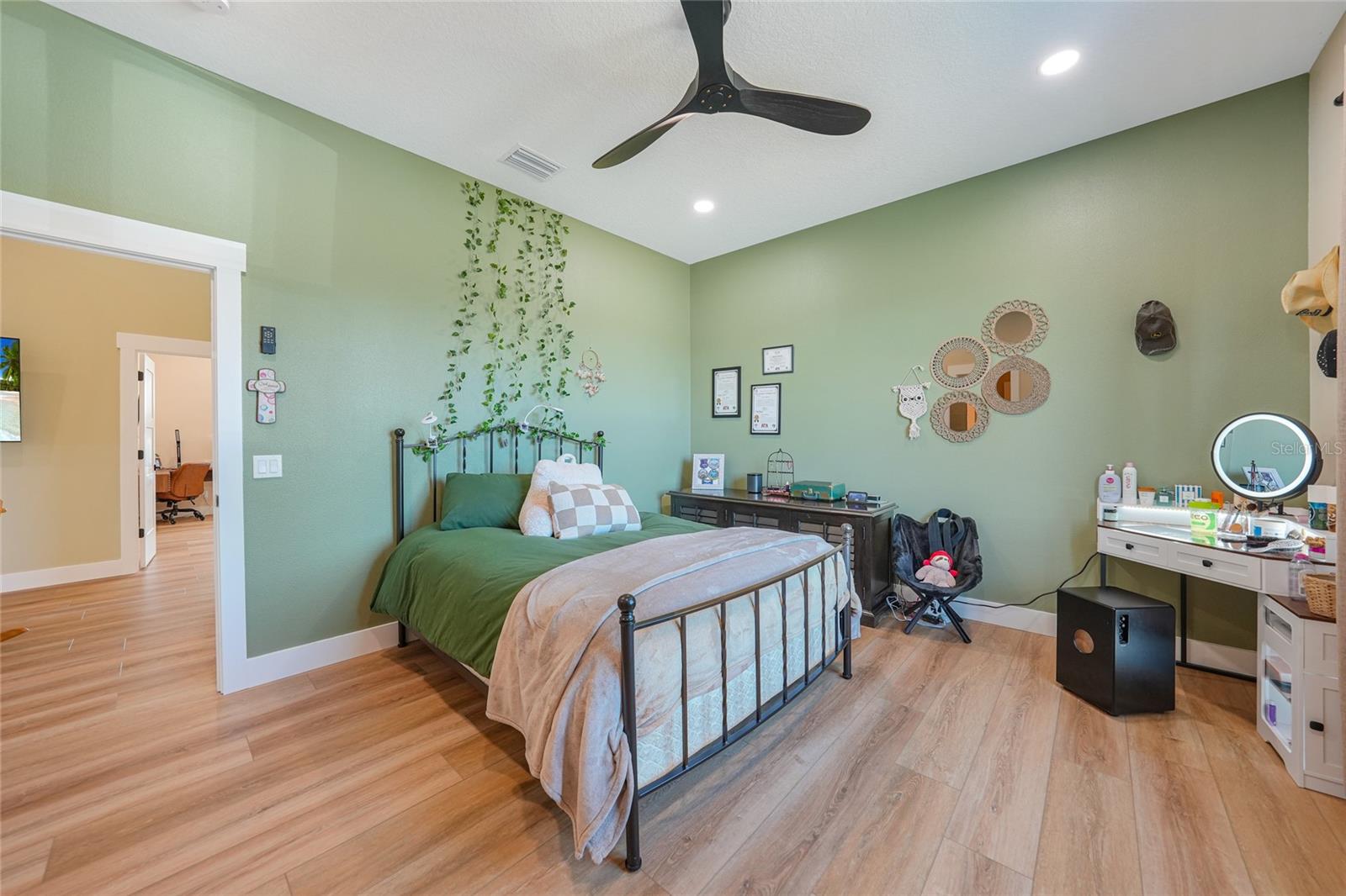 Image 40 of 81 For 3321 Martin Lane