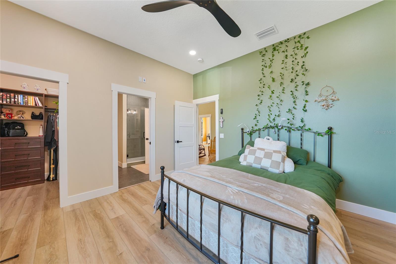 Image 42 of 81 For 3321 Martin Lane