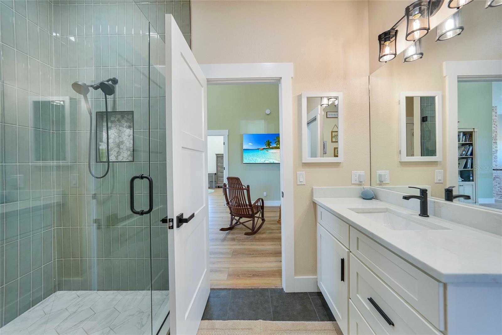 Image 43 of 81 For 3321 Martin Lane