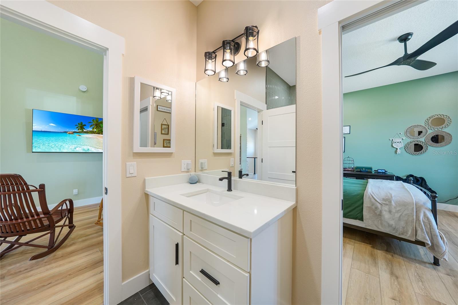 Image 44 of 81 For 3321 Martin Lane