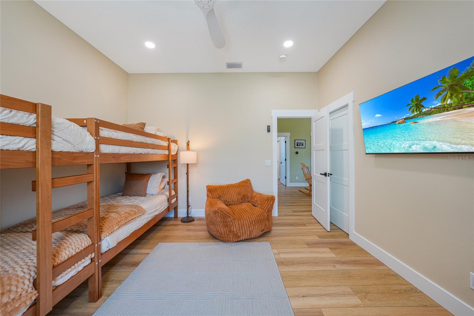 Image 46 of 81 For 3321 Martin Lane