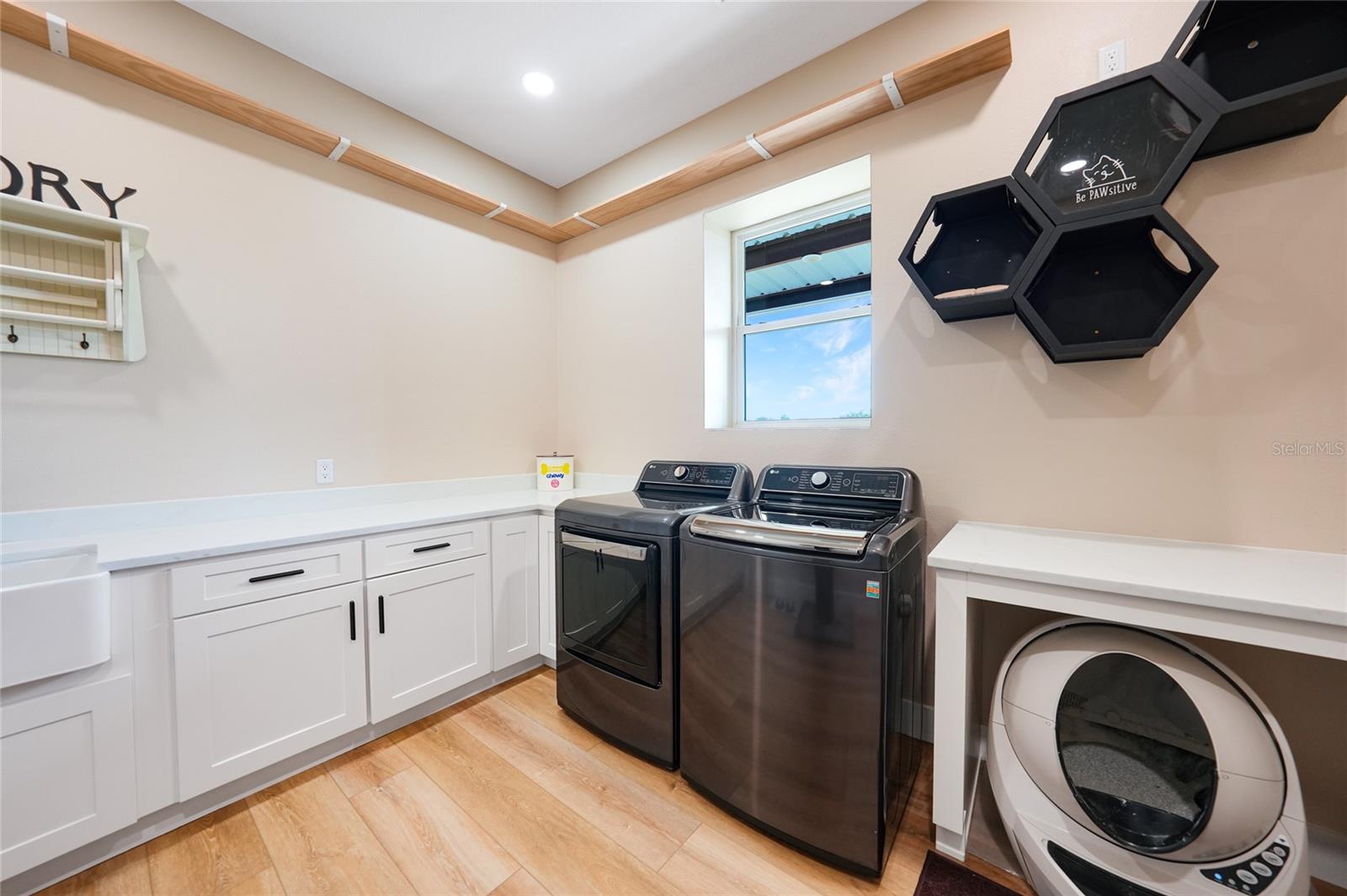 Image 53 of 81 For 3321 Martin Lane