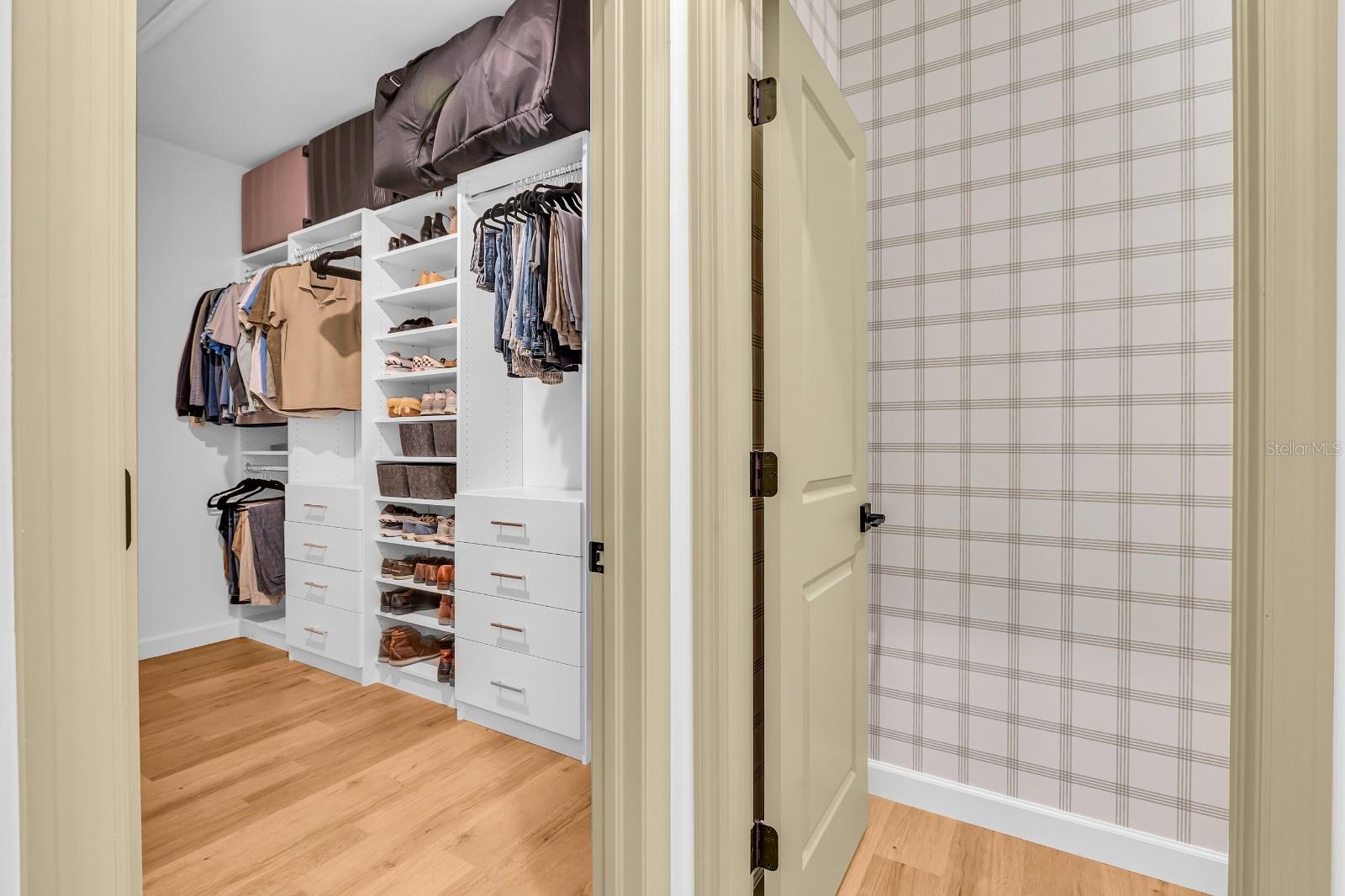 Image 18 of 52 For 43921 Cattleman Drive