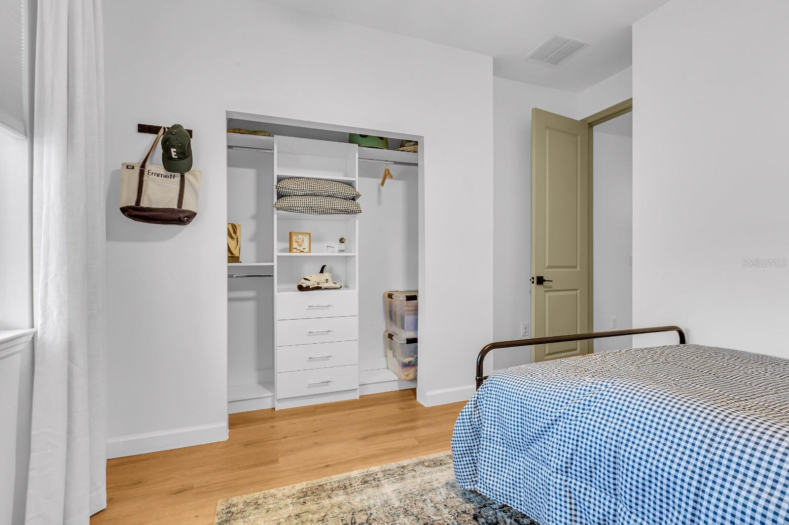 Image 21 of 52 For 43921 Cattleman Drive