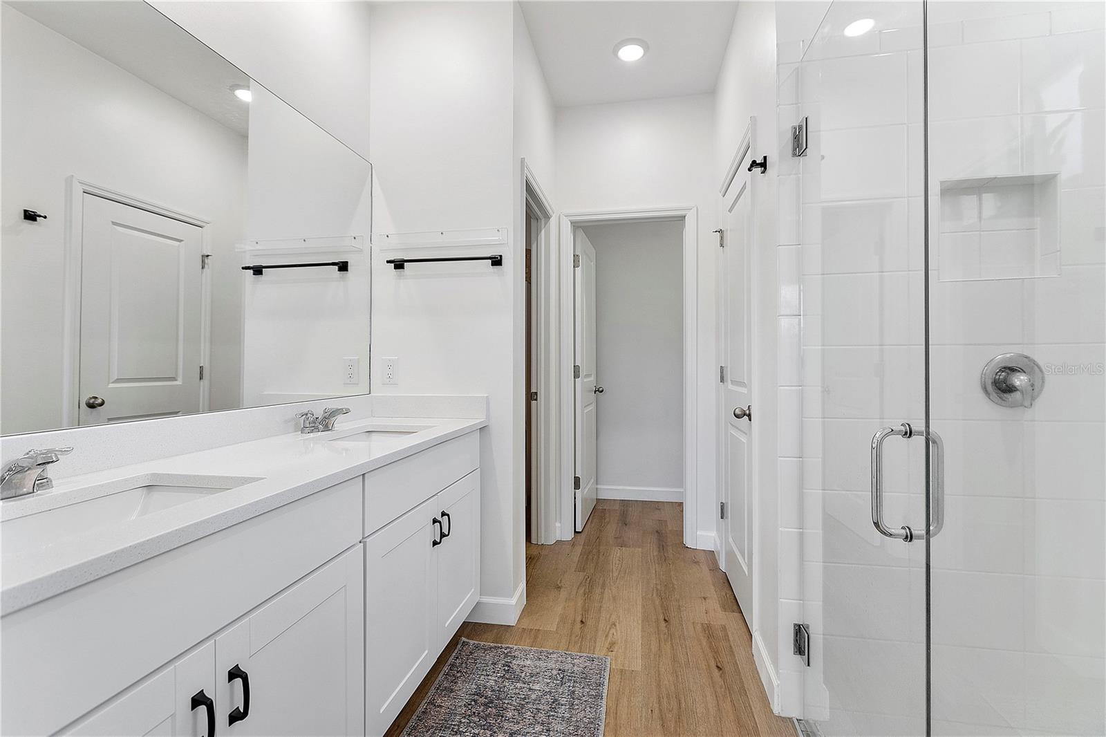 Image 25 of 52 For 43921 Cattleman Drive