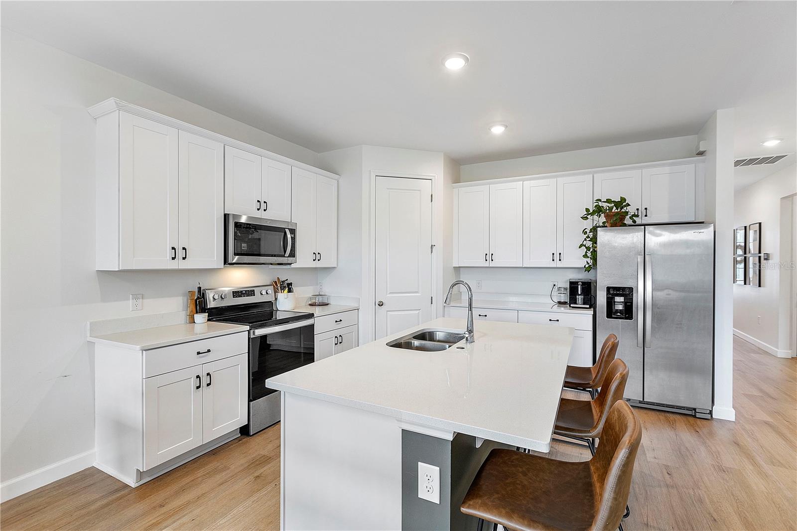 Image 6 of 52 For 43921 Cattleman Drive