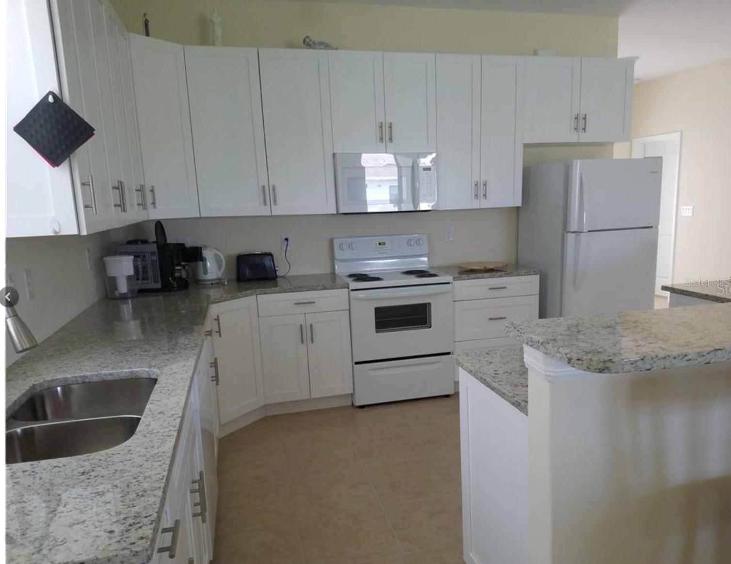 Image 4 of 13 For 12090 Malaga Avenue