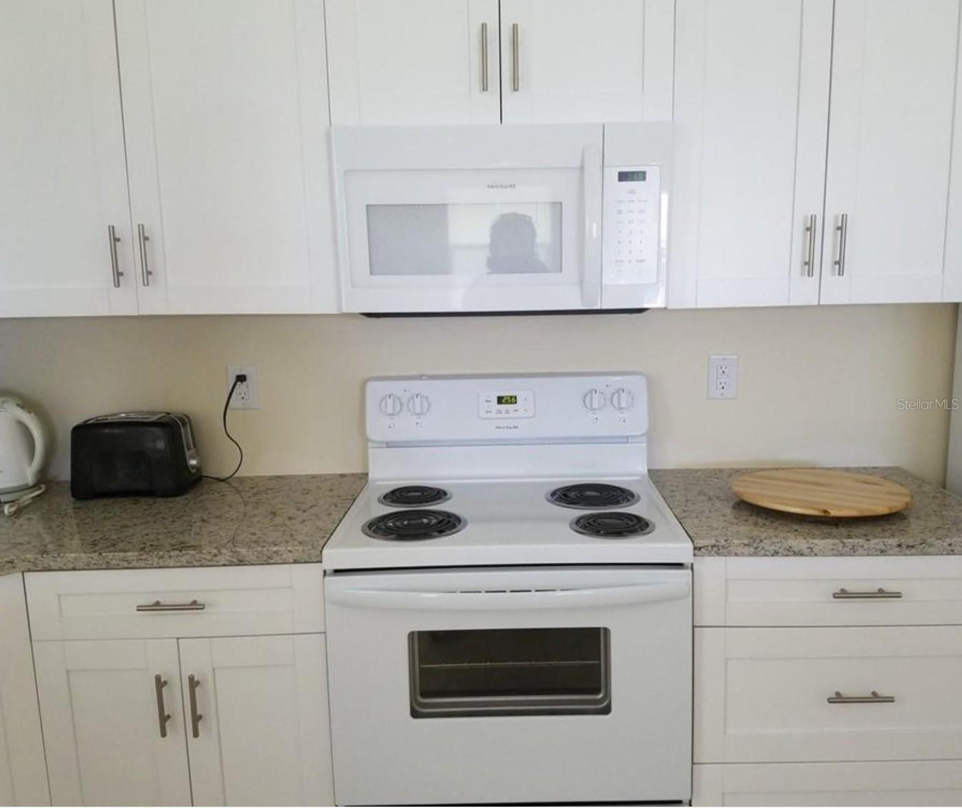 Image 5 of 13 For 12090 Malaga Avenue