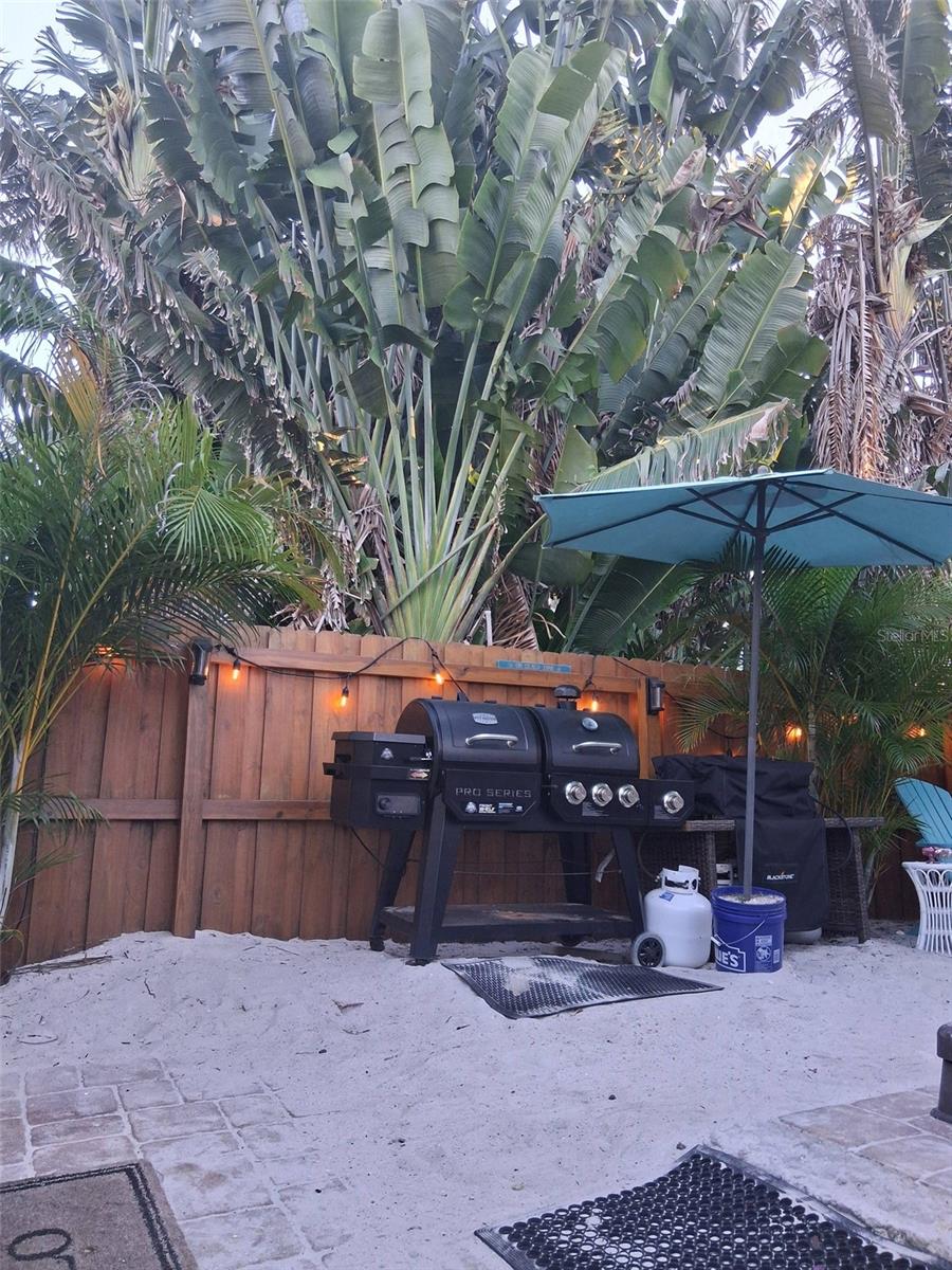 Image 14 of 91 For 216 Berry Street