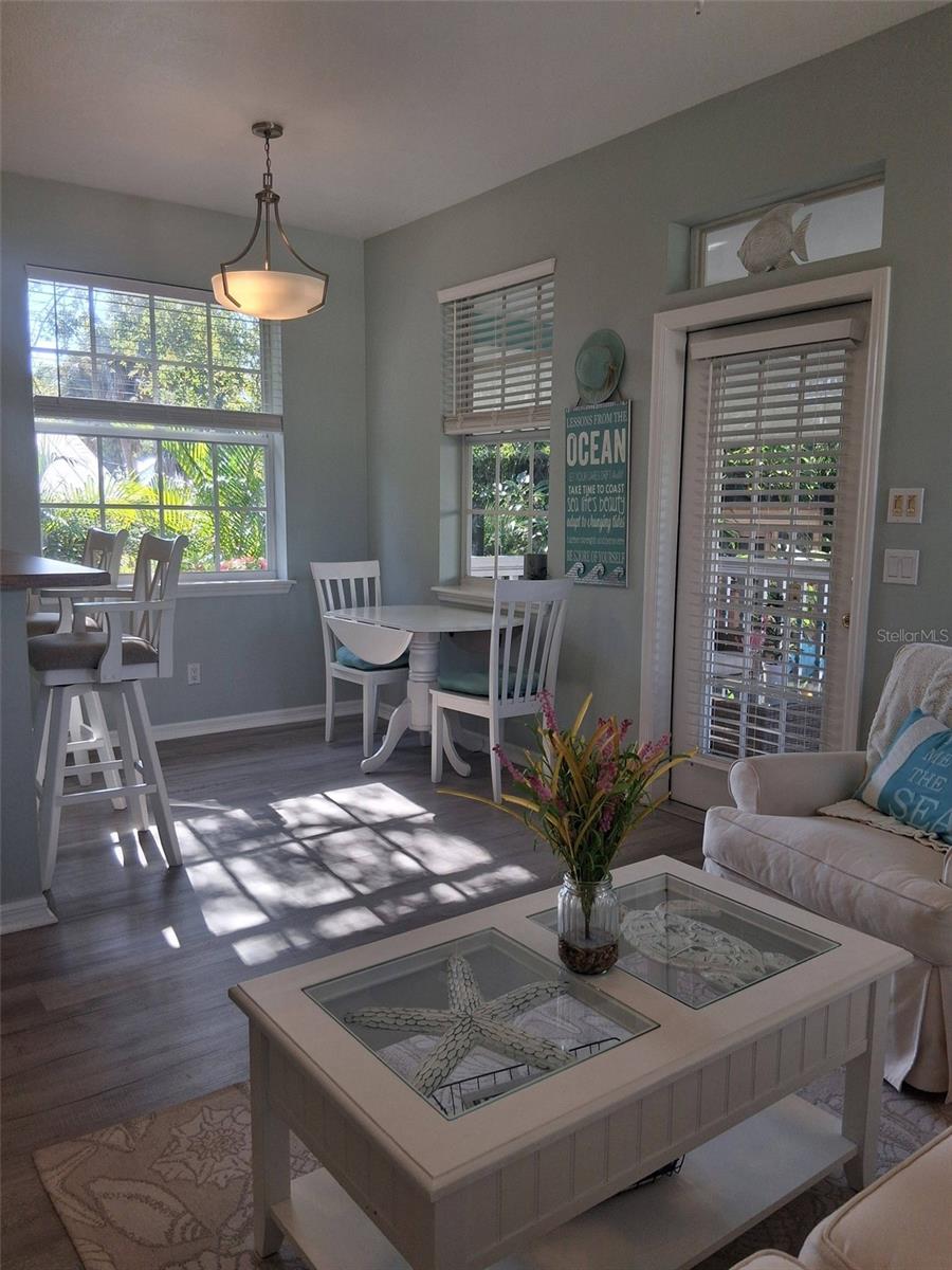 Image 16 of 91 For 216 Berry Street