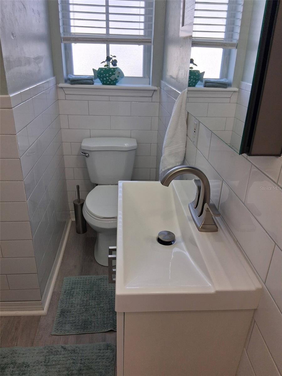 Image 35 of 91 For 216 Berry Street