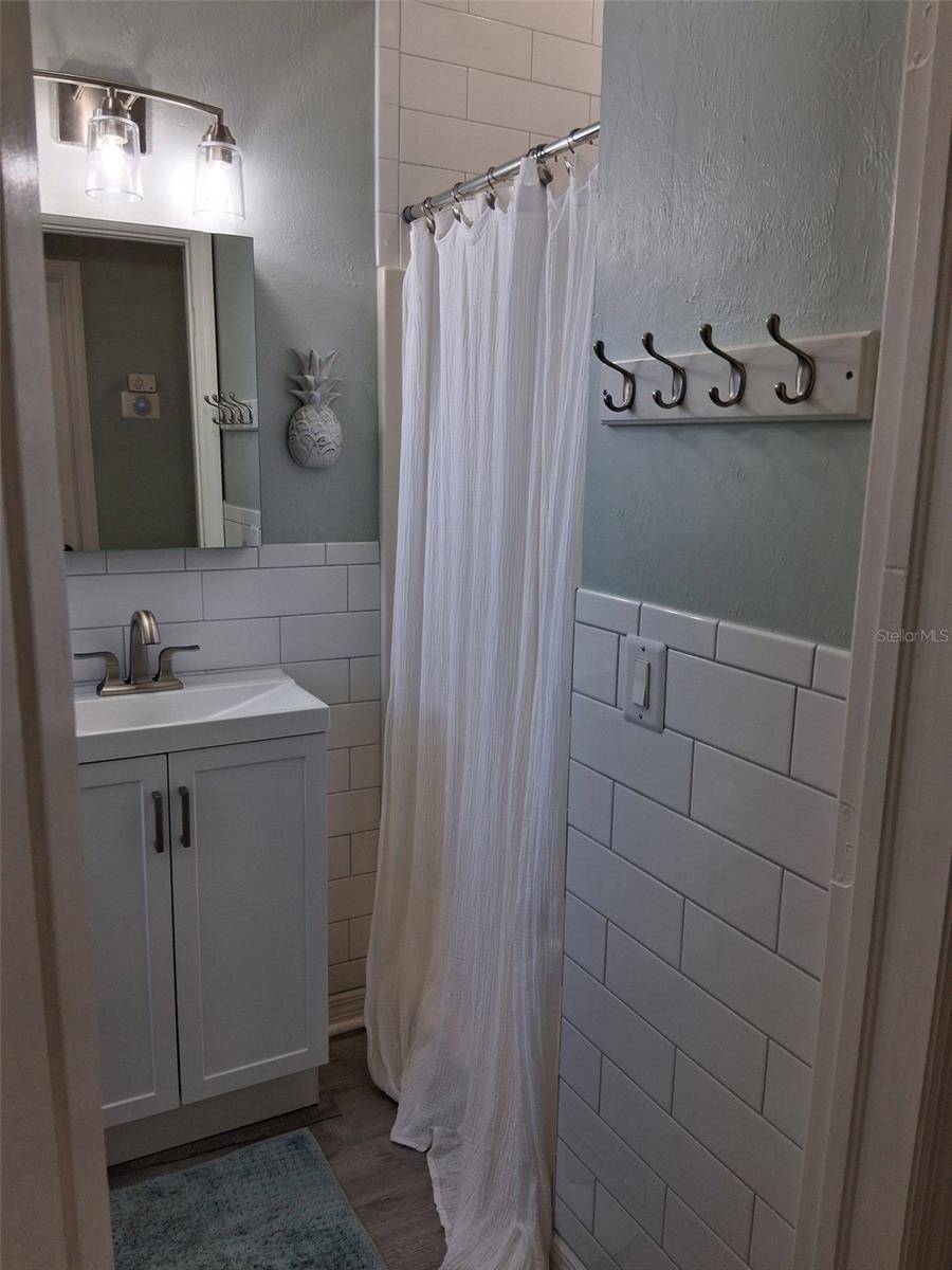 Image 36 of 91 For 216 Berry Street