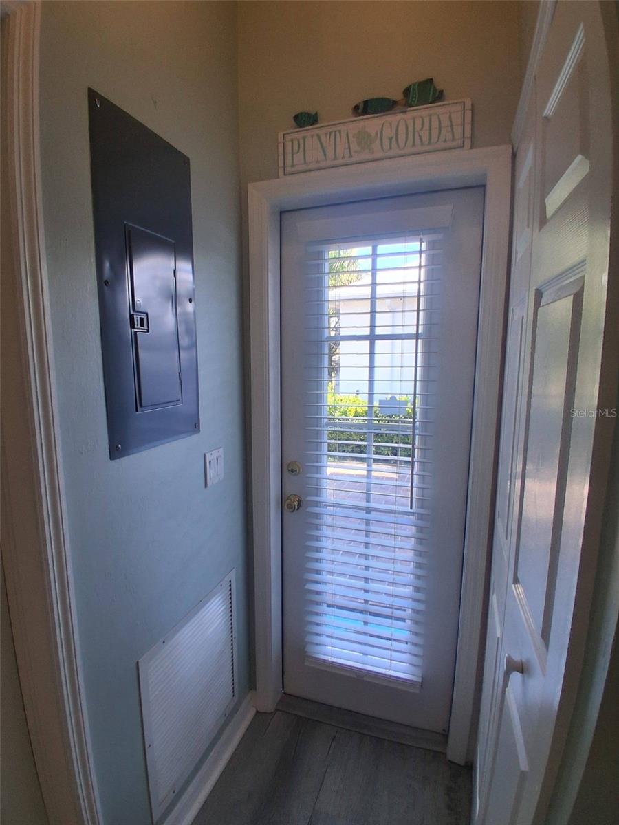 Image 41 of 91 For 216 Berry Street