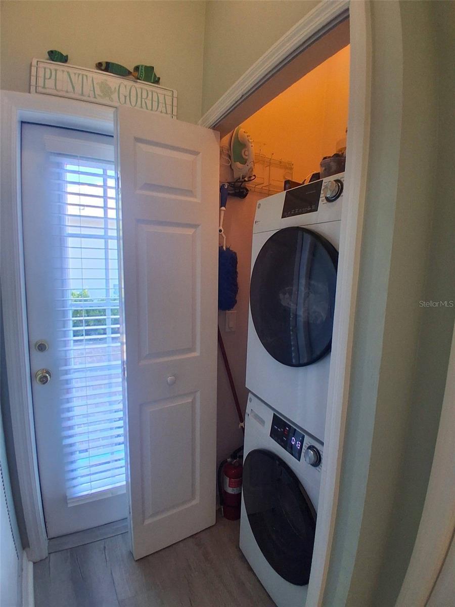 Image 43 of 91 For 216 Berry Street