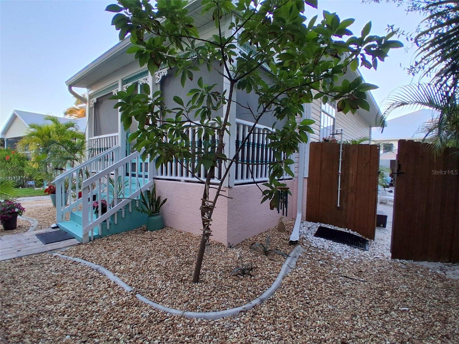 Image 5 of 91 For 216 Berry Street