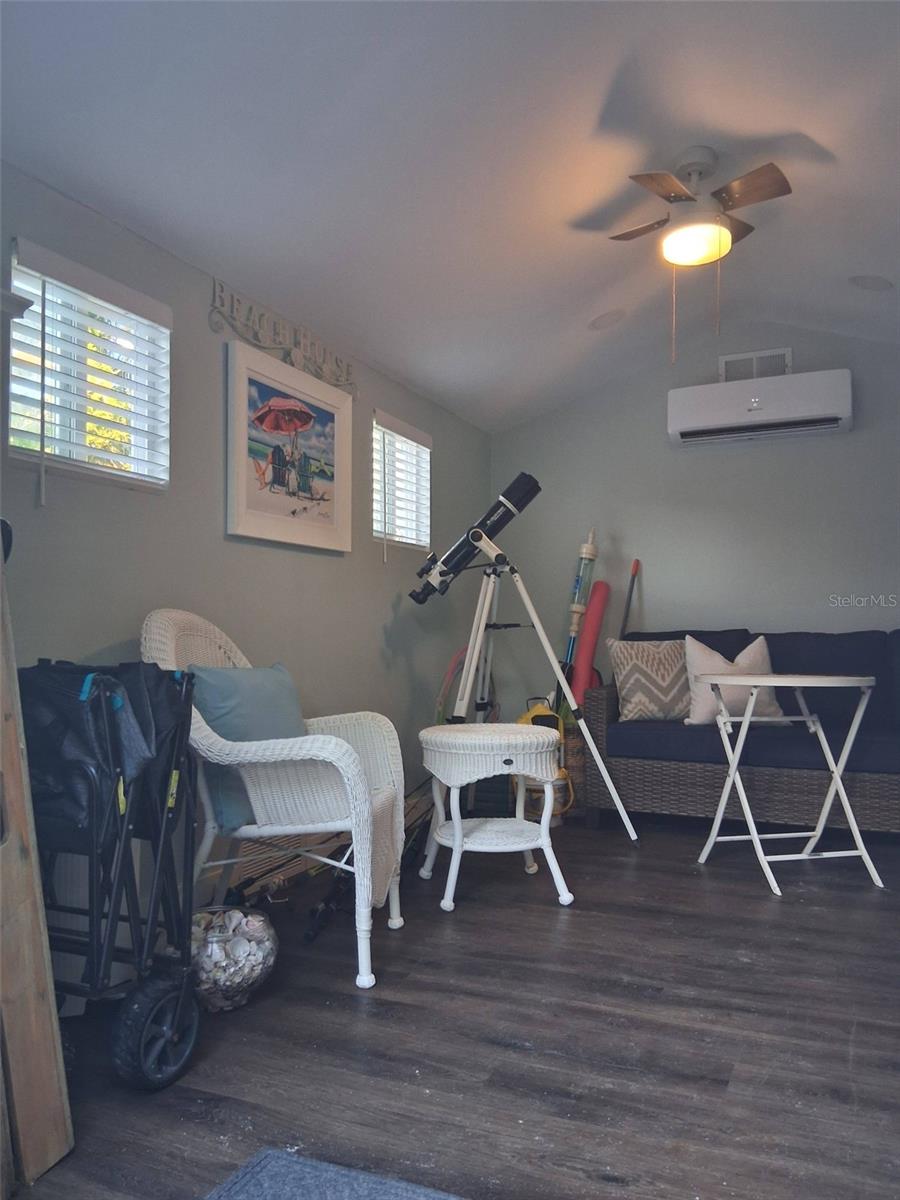 Image 62 of 91 For 216 Berry Street