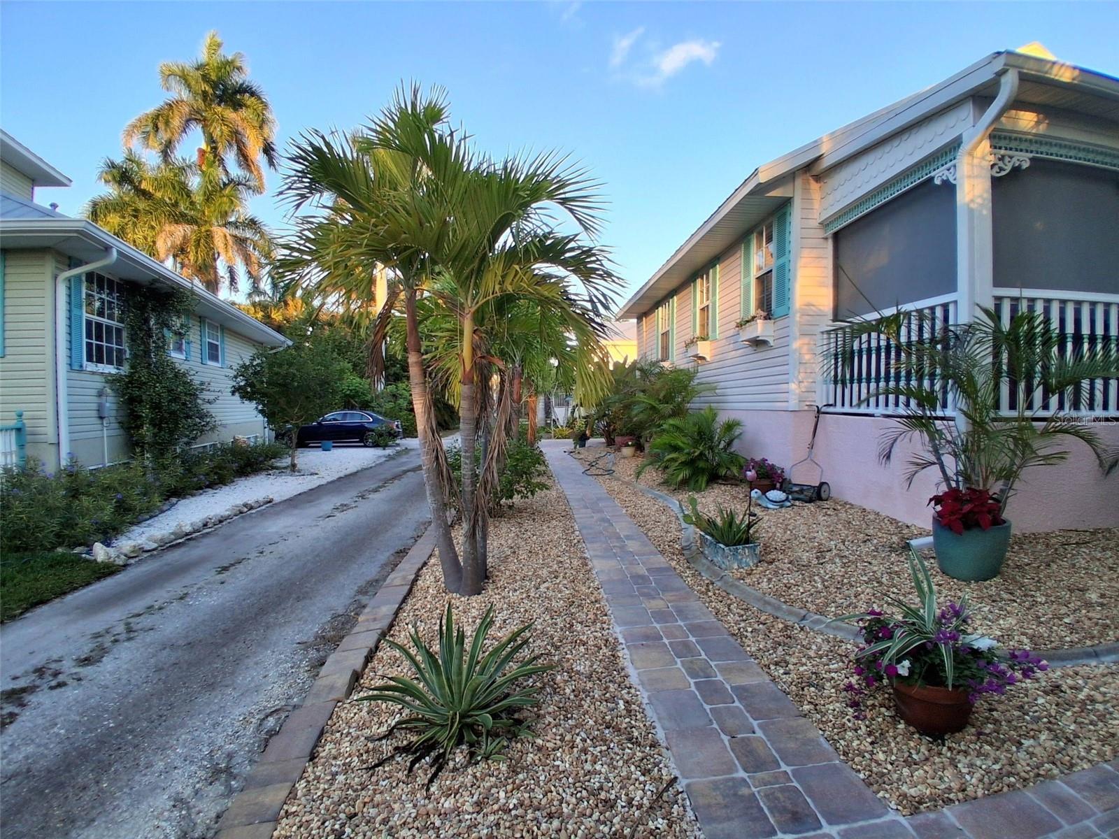 Image 70 of 91 For 216 Berry Street