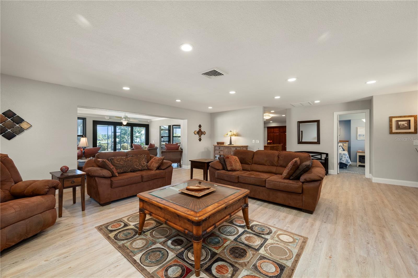 Image 14 of 90 For 200 Capri Isles Court