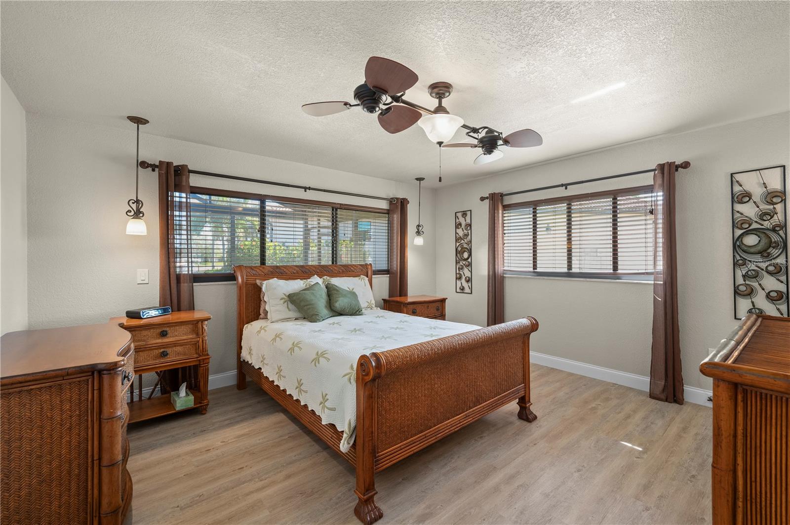 Image 33 of 90 For 200 Capri Isles Court