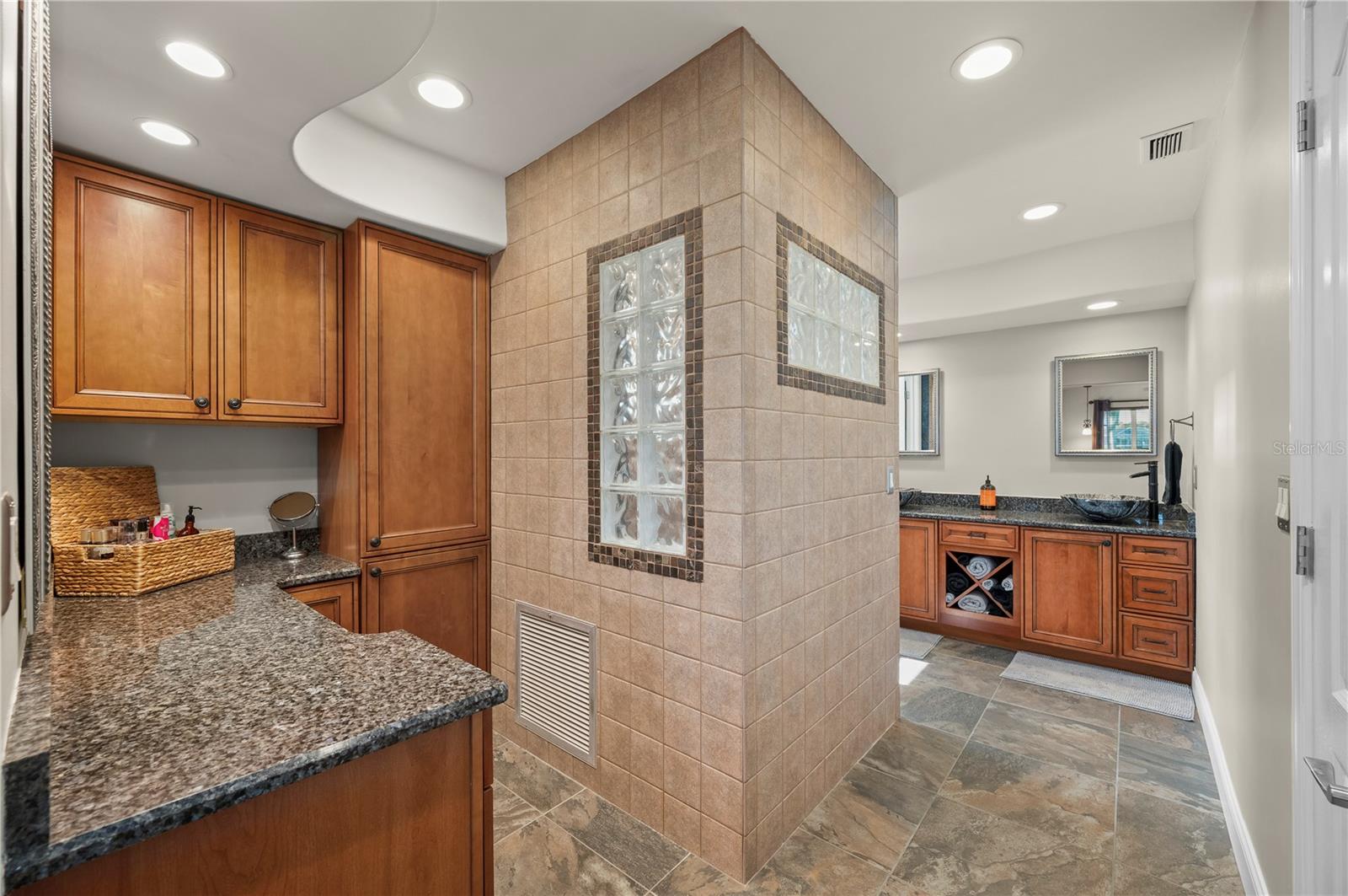 Image 37 of 90 For 200 Capri Isles Court