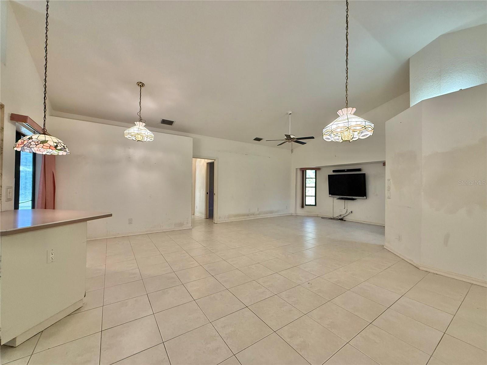 Image 13 of 40 For 425 Adalia Terrace