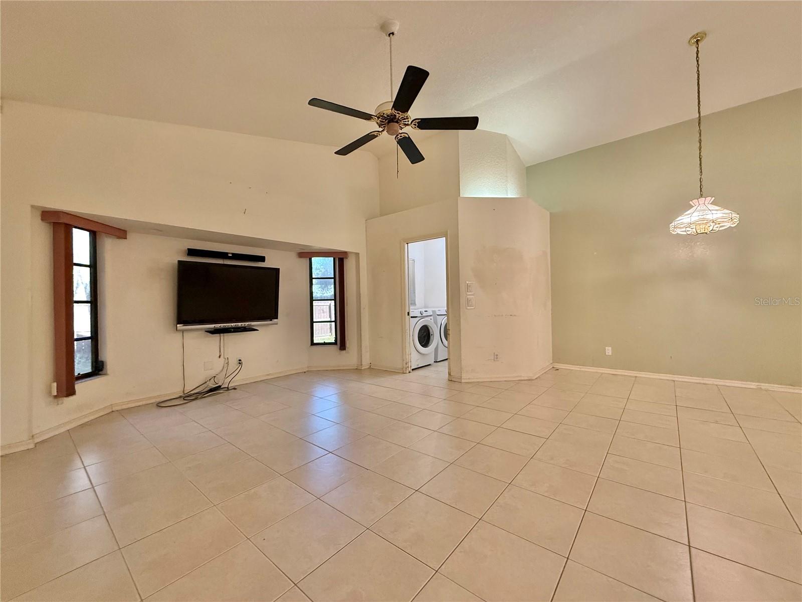 Image 15 of 40 For 425 Adalia Terrace