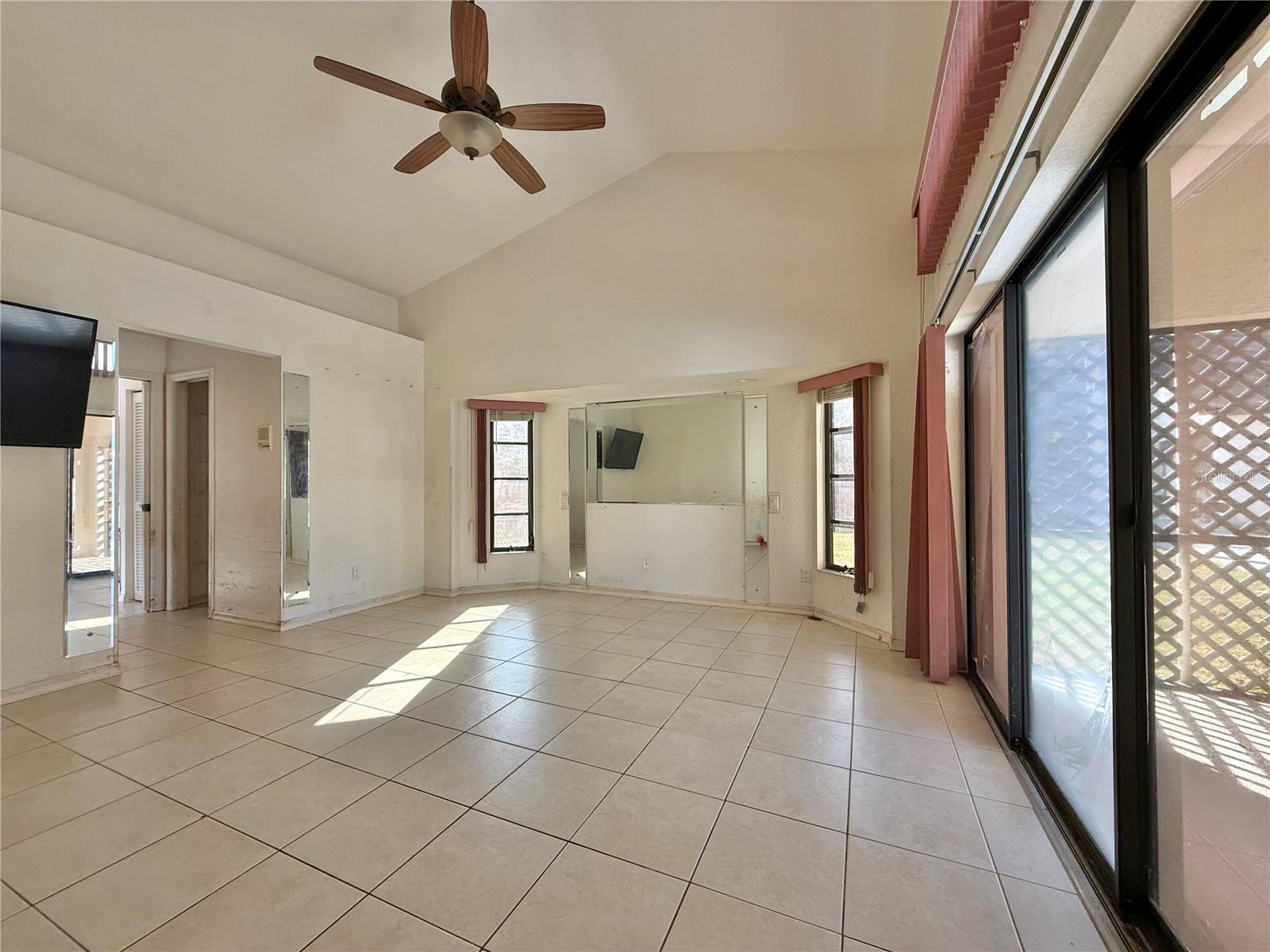 Image 16 of 40 For 425 Adalia Terrace