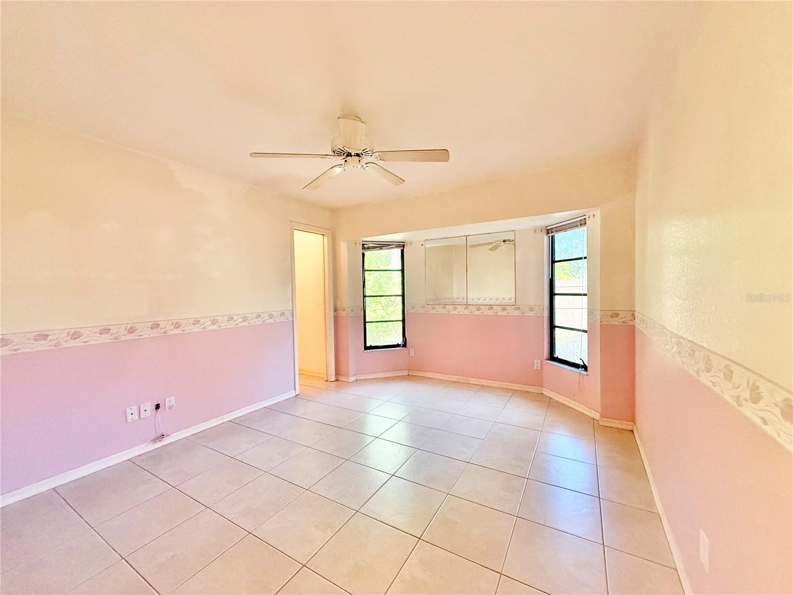 Image 23 of 40 For 425 Adalia Terrace