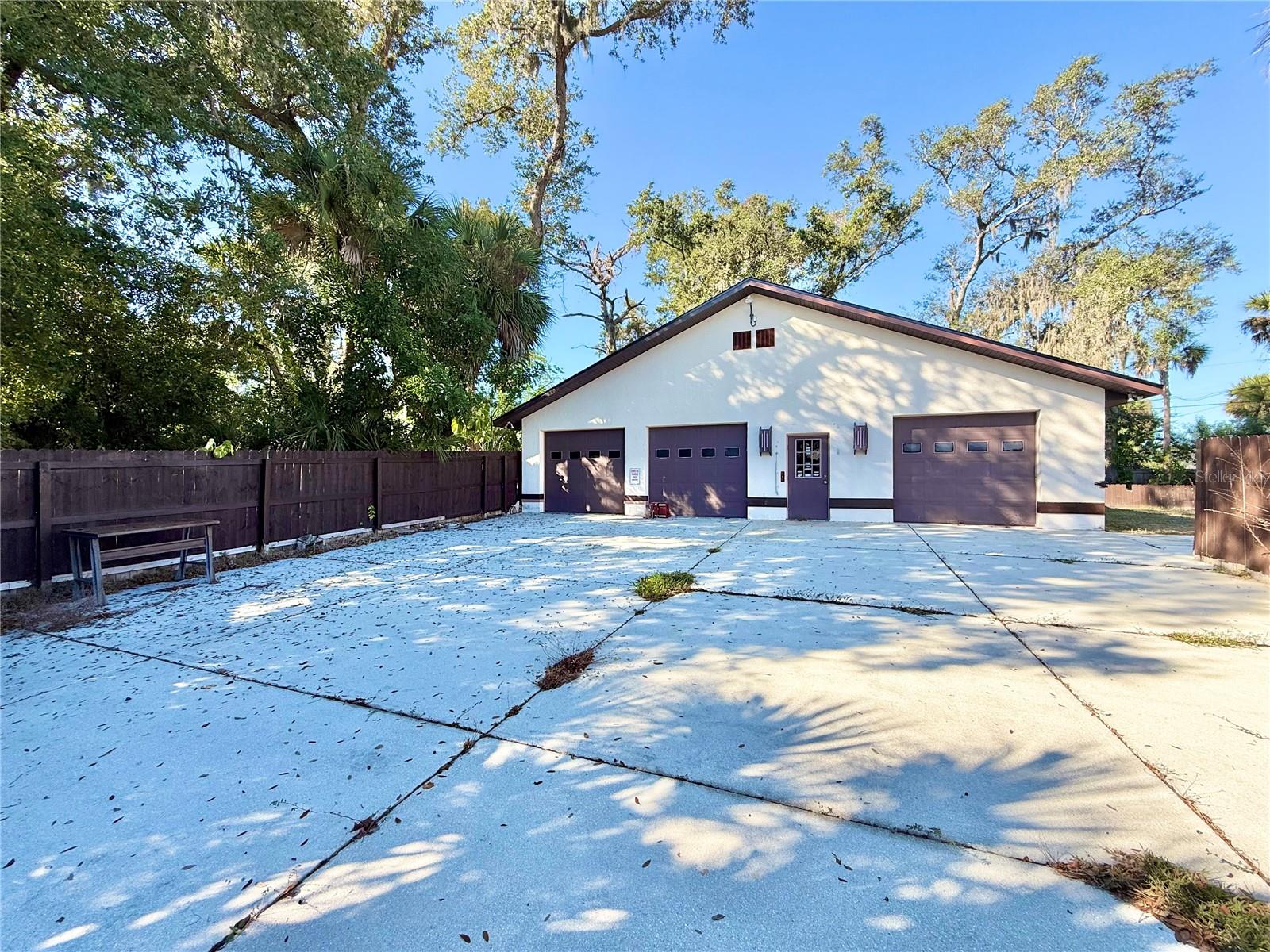 Image 32 of 40 For 425 Adalia Terrace