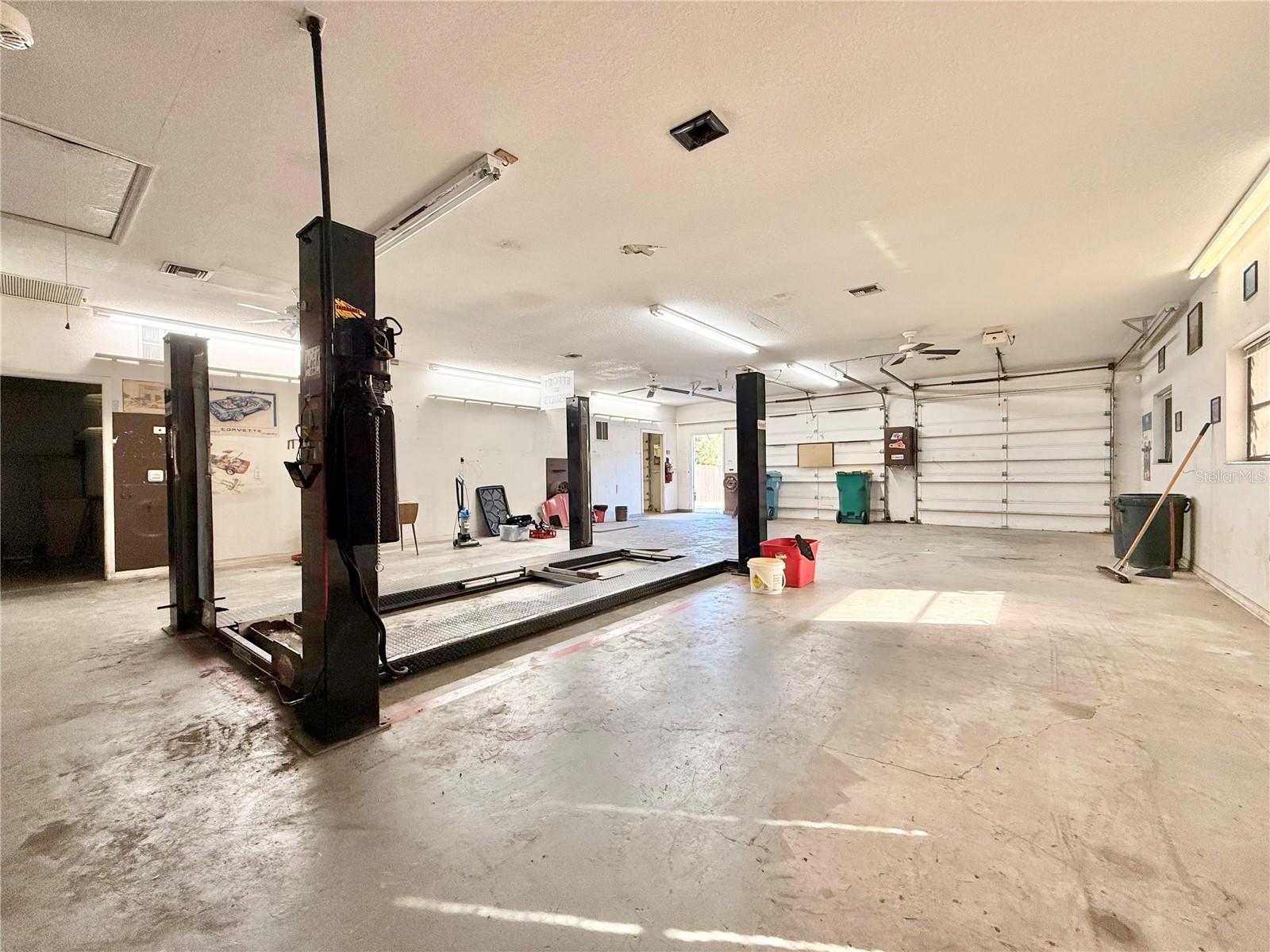 Image 34 of 40 For 425 Adalia Terrace