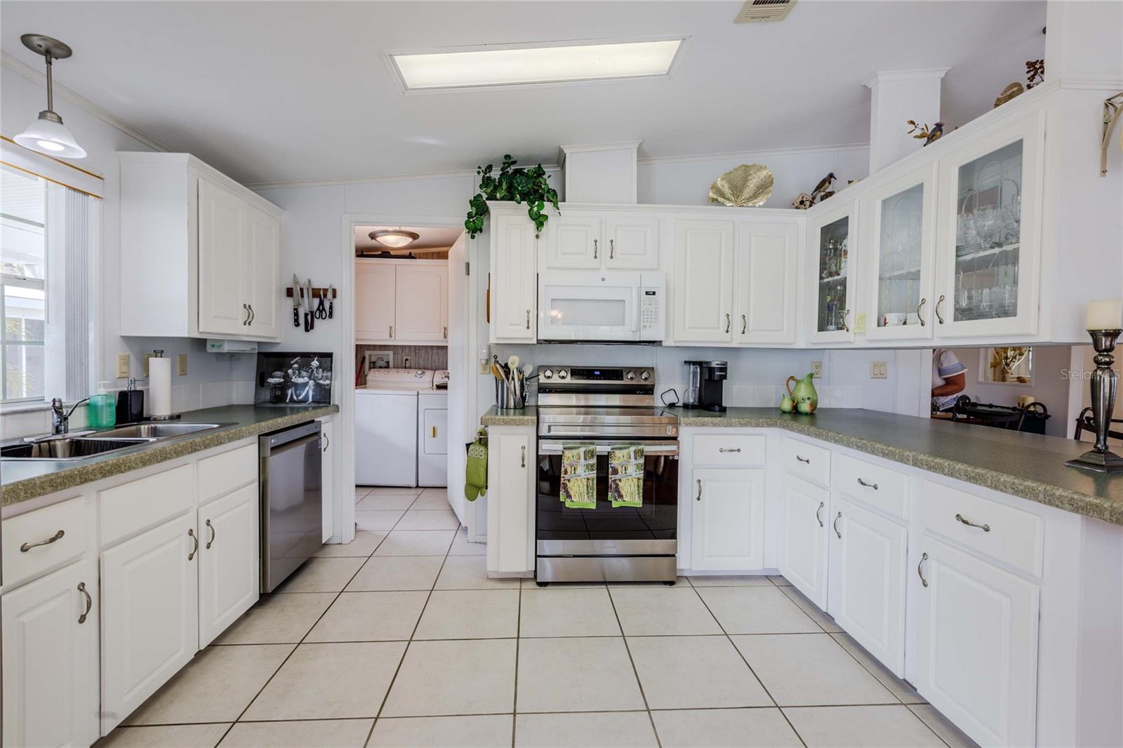 Image 9 of 76 For 2100 Kings Highway 246