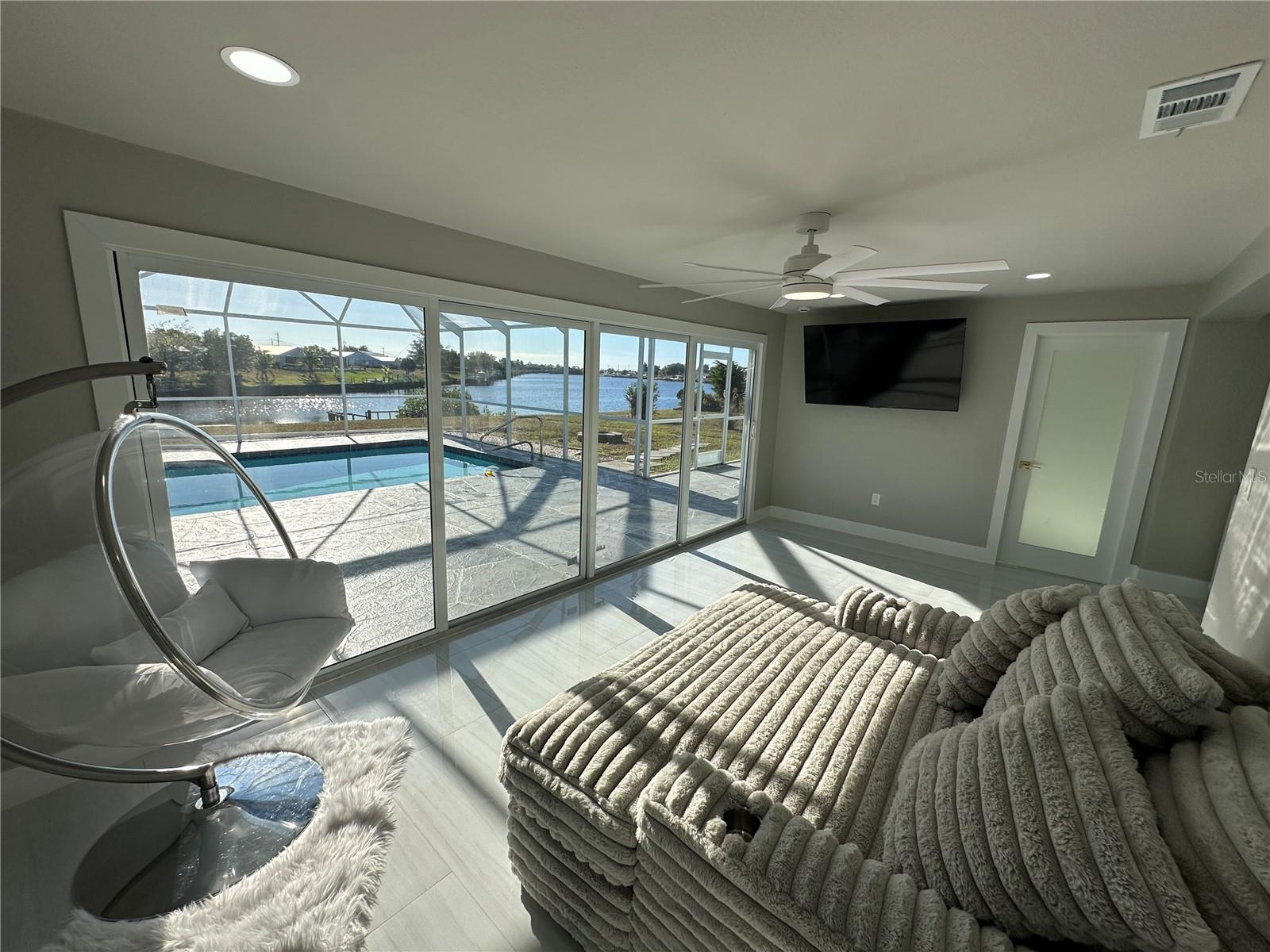 Image 10 of 35 For 717 Crestview Circle Nw