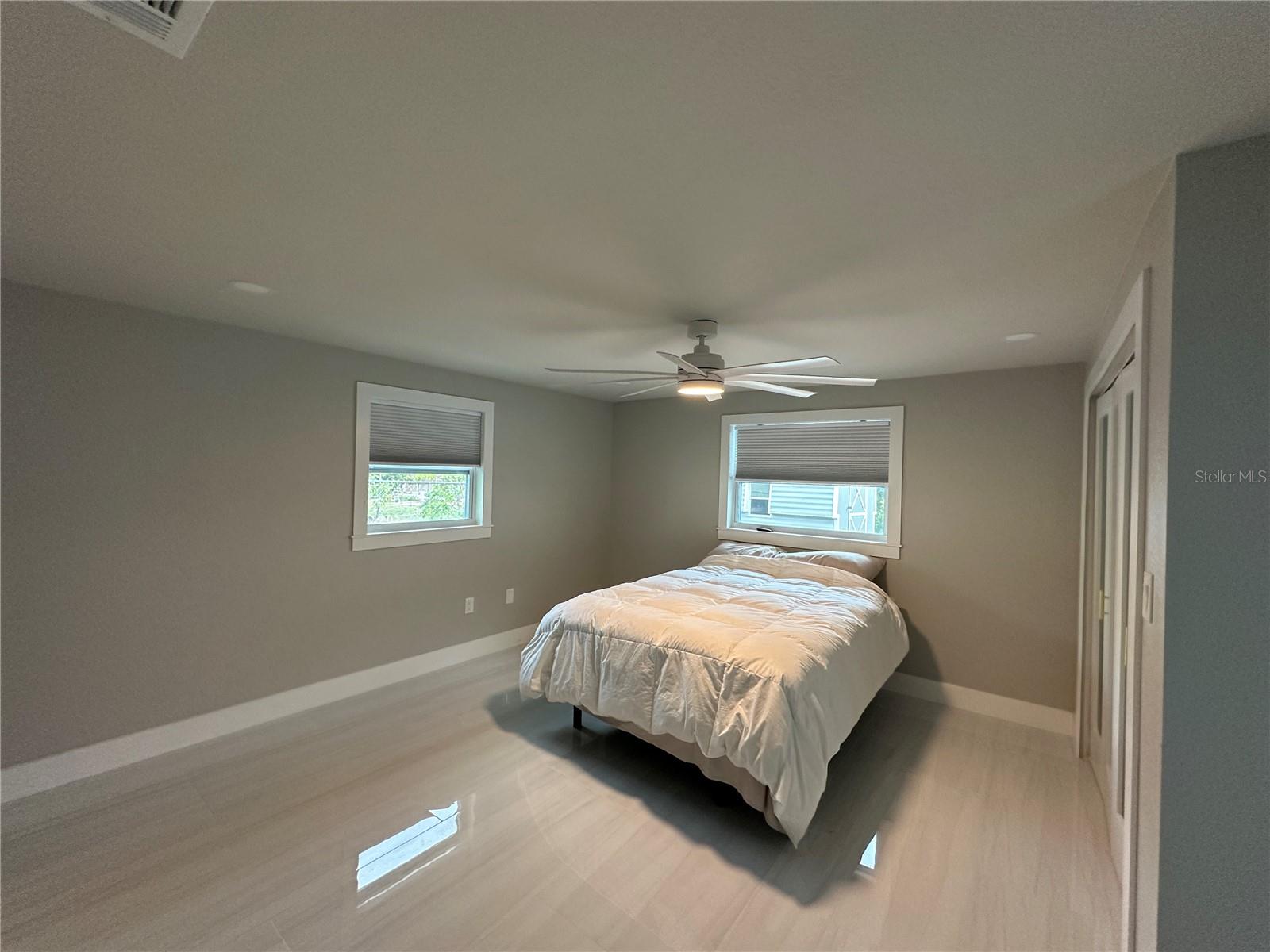 Image 11 of 35 For 717 Crestview Circle Nw