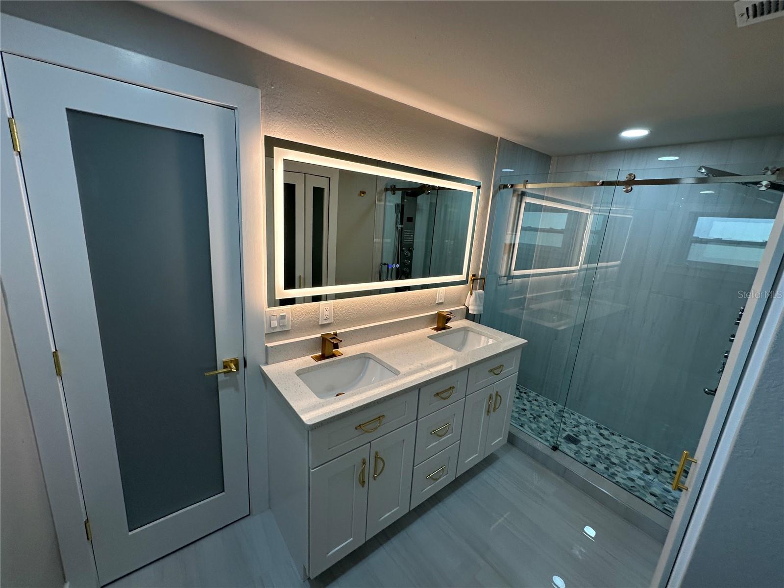 Image 13 of 35 For 717 Crestview Circle Nw