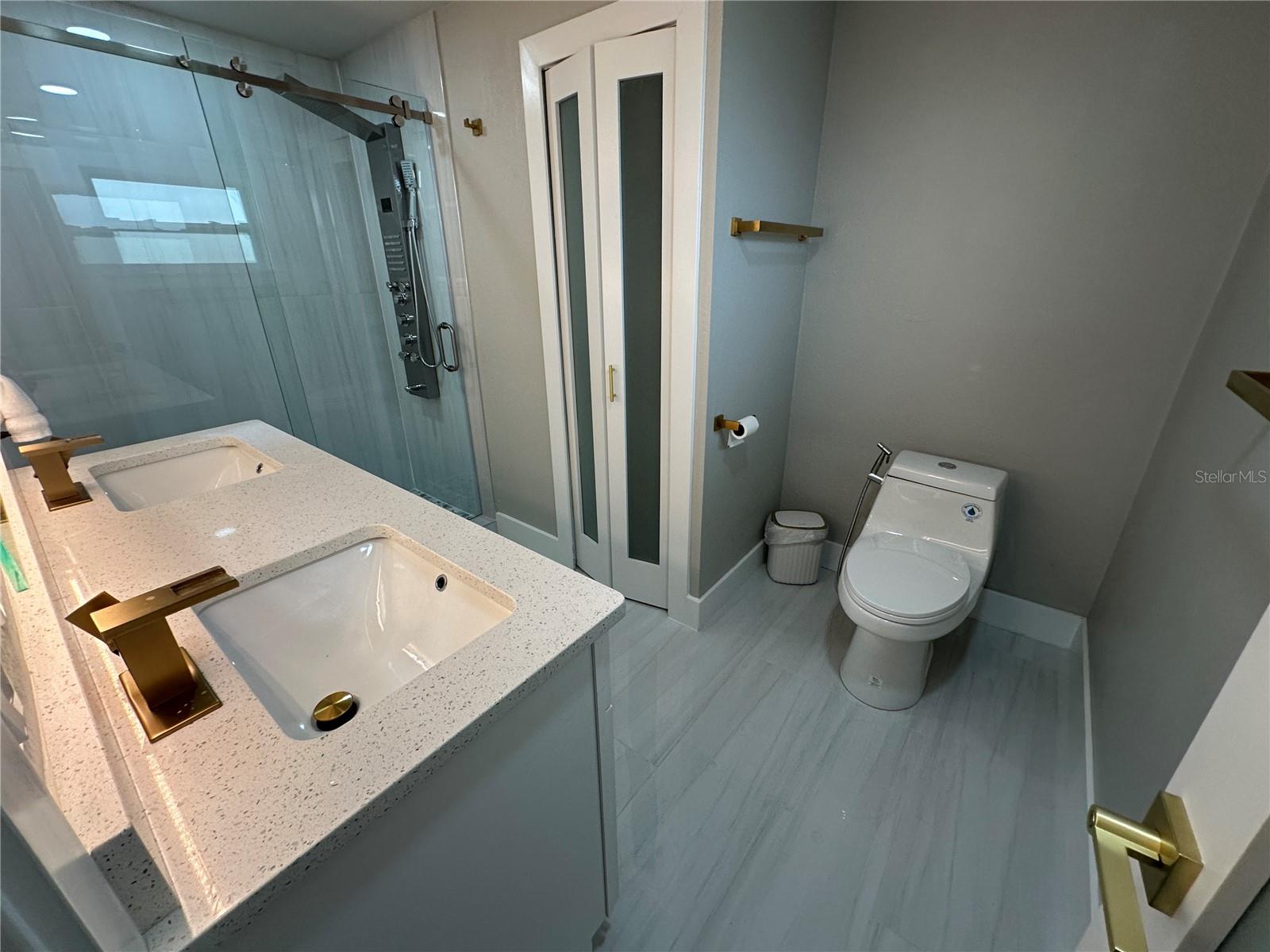 Image 14 of 35 For 717 Crestview Circle Nw