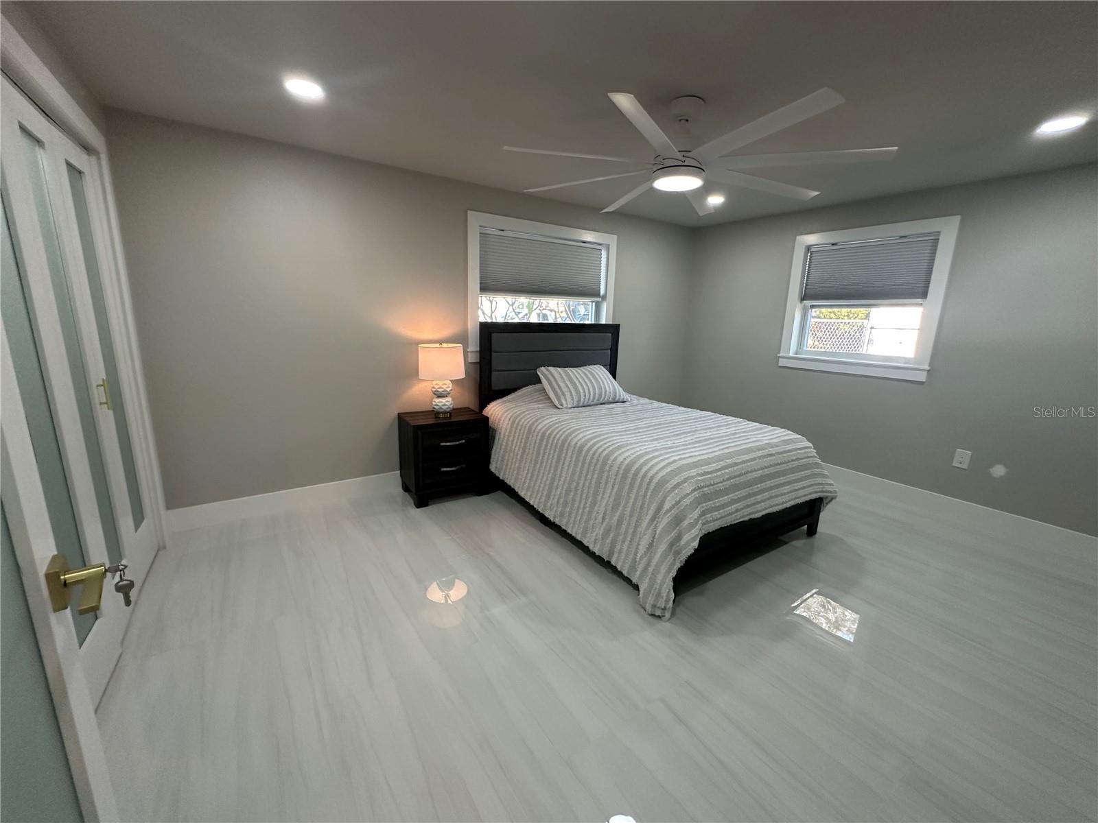 Image 16 of 35 For 717 Crestview Circle Nw