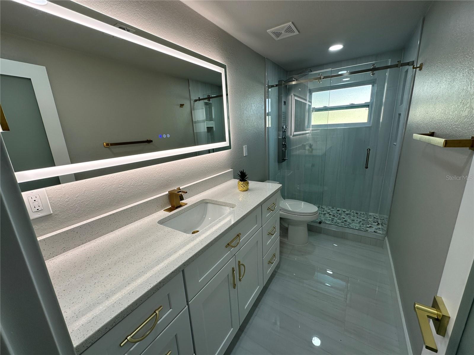 Image 18 of 35 For 717 Crestview Circle Nw