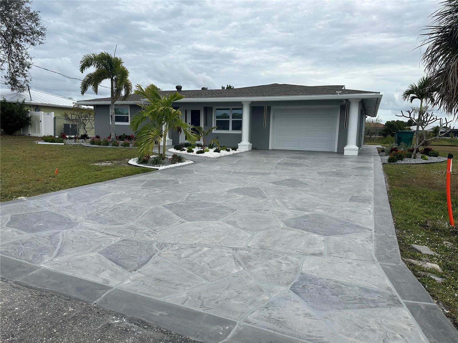 Image 2 of 35 For 717 Crestview Circle Nw