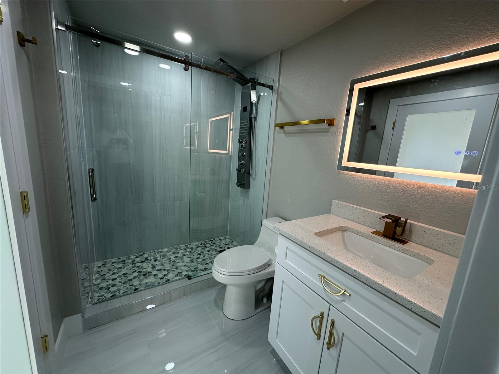 Image 21 of 35 For 717 Crestview Circle Nw